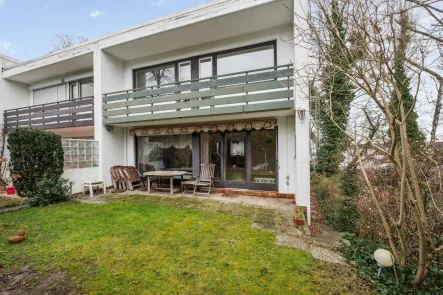 Hausansicht von hinten - Haus kaufen in Berlin / Wannsee - Schöner Wohnen, Reihenendhaus mit Blick auf den Großen Wannsee, Garage, Keller, super Lage