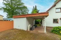 Haus 2 Straßenansicht mit Garage und Carport