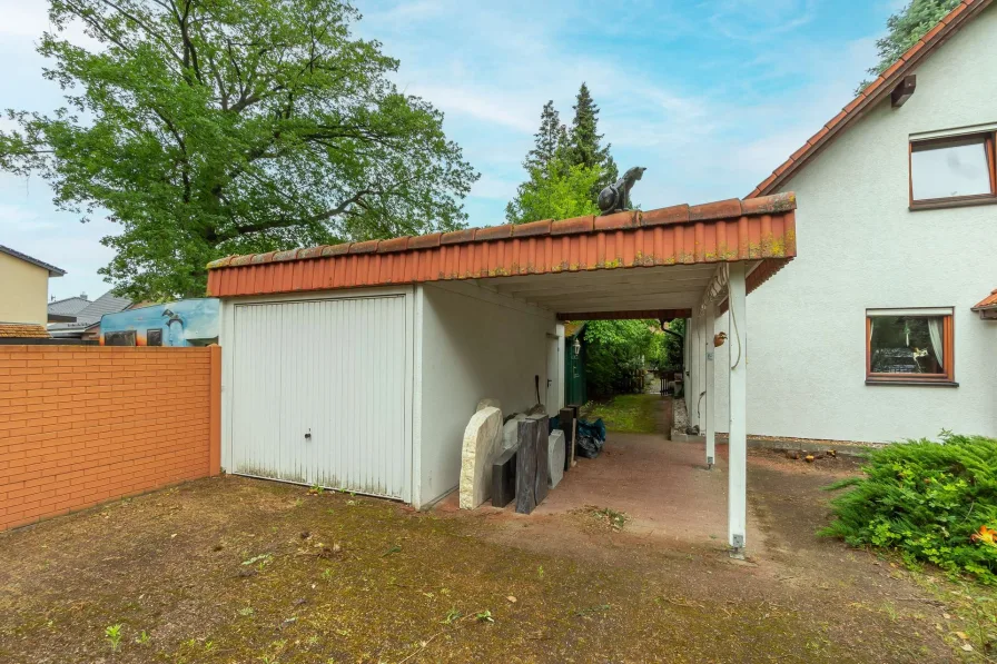 Garage und Carport