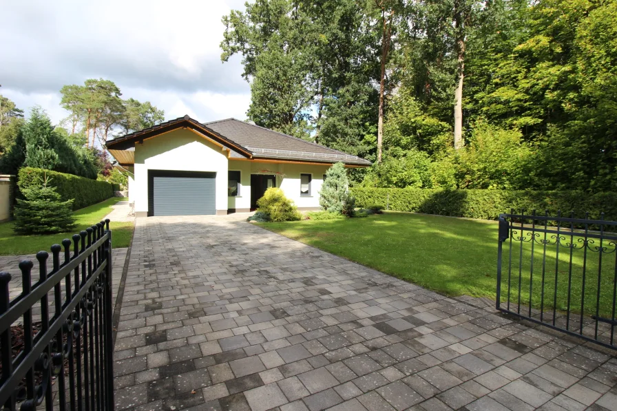 Auffahrt - Haus kaufen in Wandlitz - Traumhafter Bungalow nahe dem Wandlitzsee und dem Wald!