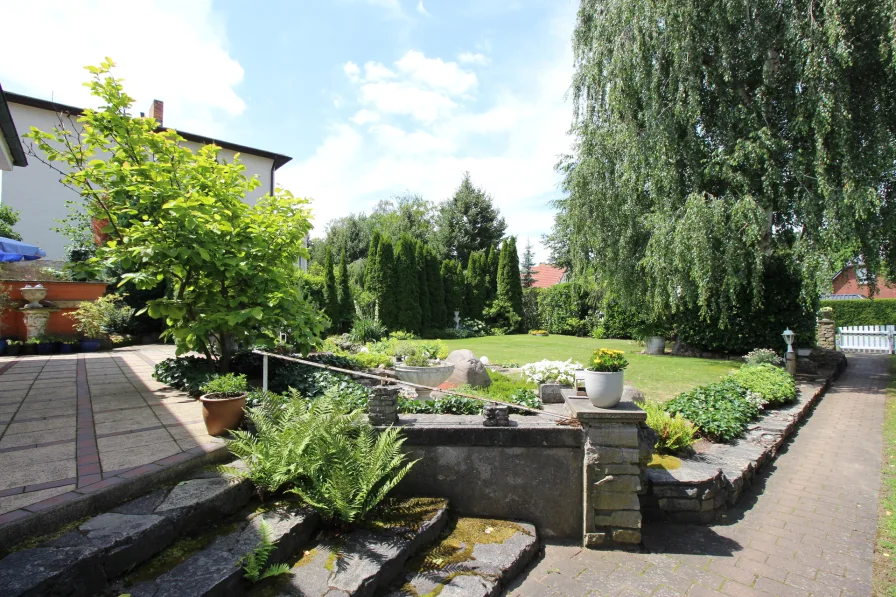 Vorgarten mit Terrassenaufgang