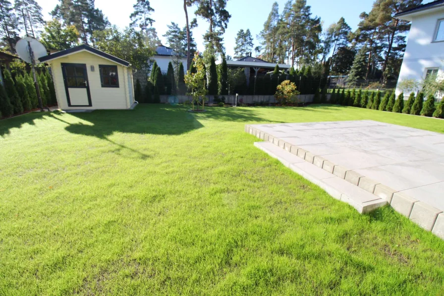 Garten mit Terrasse