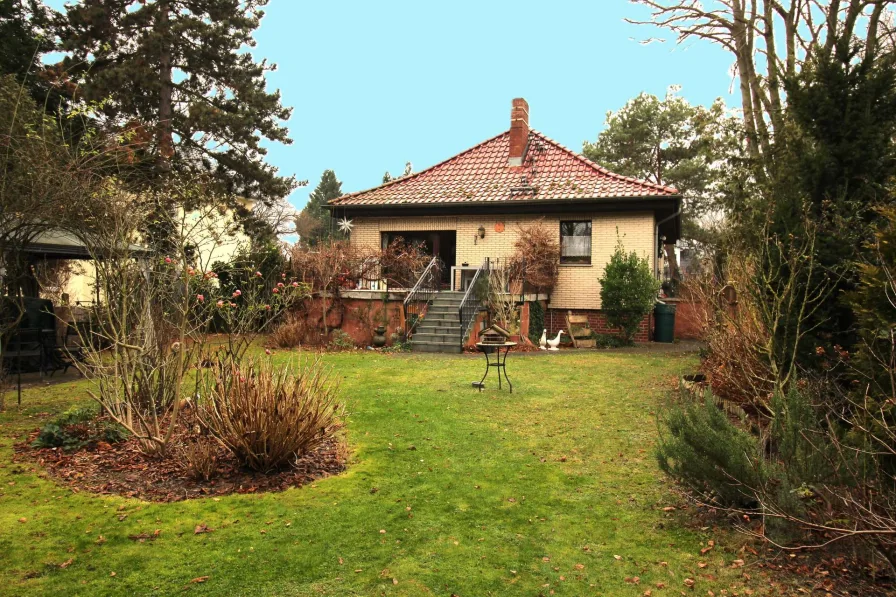 Hausansicht. - Haus kaufen in Berlin - Freistehendes Einfamilienhaus (Wohn-/Nutz- ca. 185 m²) mit Traumgarten und Erweiterungspotential!