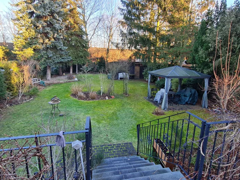 Terrasse_Gartenblick_Treppe