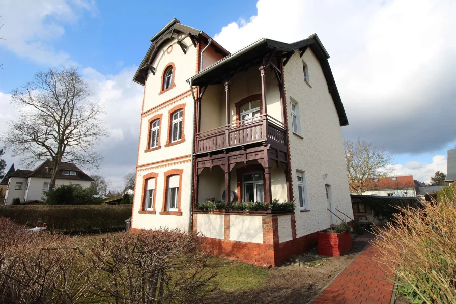 Hausansicht - Wohnung mieten in Hohen Neuendorf - Charmante Altbauwohnung mit wunderschönen Balkon – Erstbezug nach Sanierung!