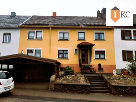 Außenansicht - Haus kaufen in Greimerath - Geräumiges Zweifamilien-Reihenhaus - Gepflegt mit zusätzlichem Baugrundstück