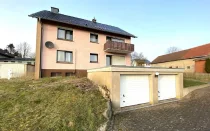 Ansicht Haus und Garage