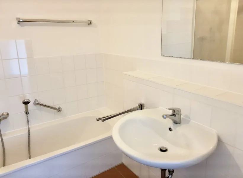 Badezimmer mit Wanne Wohnung 5