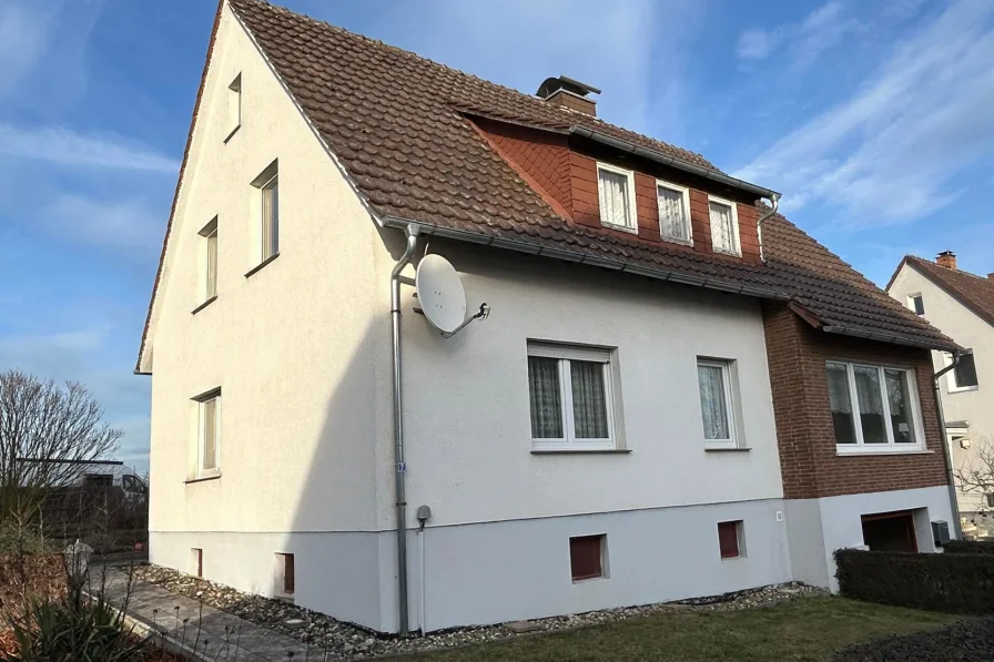 Außenansicht - Haus kaufen in Breuna - Einfamilienhaus in idyllischer Ortsrandlage