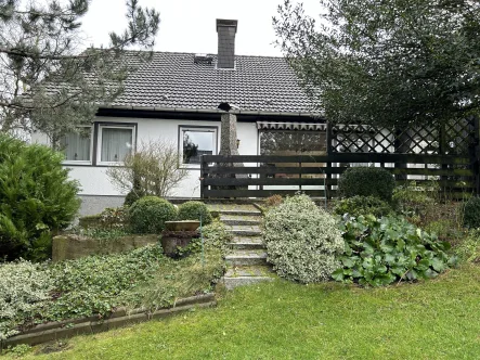 Blick zur Terrasse - Haus kaufen in Nieheim - Gepflegtes Haus mit Einliegerwohnung in guter Lage