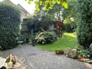 Freisitz mit Blick in den Garten