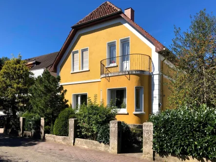 Exposéfoto - Haus kaufen in Lage - Charmantes Wohndomizil Altbau mit grüner Gartenoase mitten in der City!