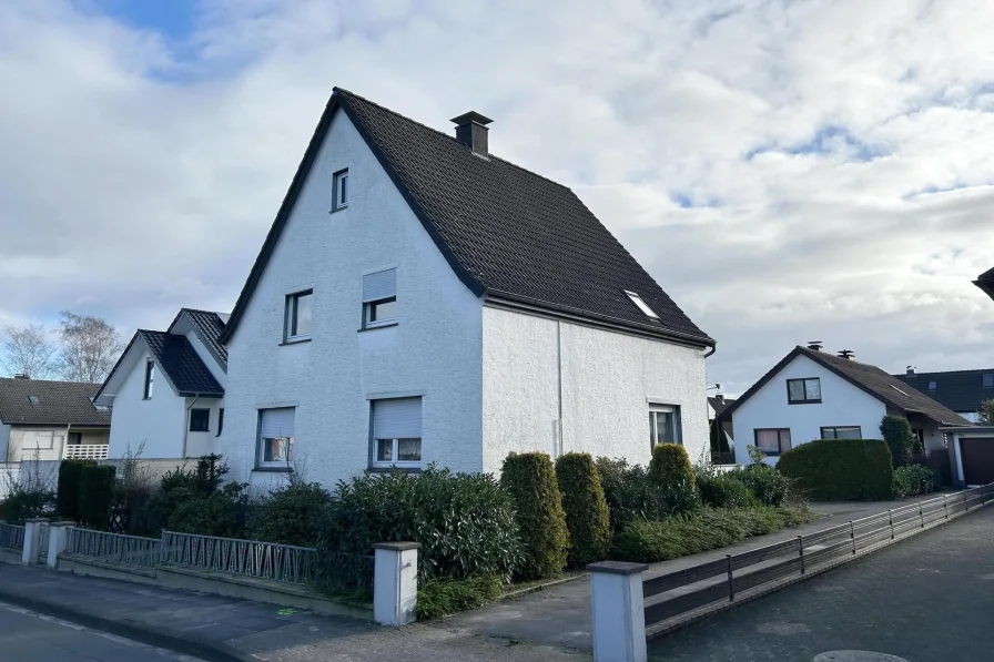 Exposefoto - Haus kaufen in Detmold - Kleines Haus mit Potential im Herzen von Heidenoldendorf!