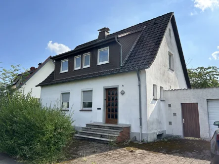 Straßenansicht - Haus kaufen in Bad Driburg - Haus für Handwerker gesucht !