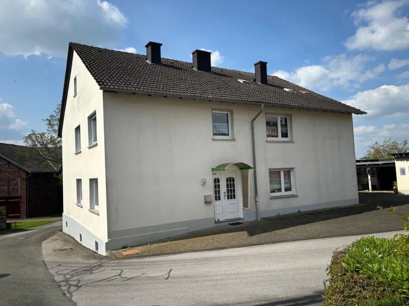 Exposé - Haus kaufen in Marsberg / Leitmar - Solides Wohnhaus mit 4 Wohnungen!