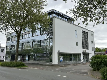 Ansicht Südost - Büro/Praxis mieten in Detmold - Repräsentative Büro-/Praxisflächen + Parkplätze in zentraler LageEG: 78m² + 420m², 173m²; 2. OG: 278 m²; 3. OG: 115 m², 39 PKW