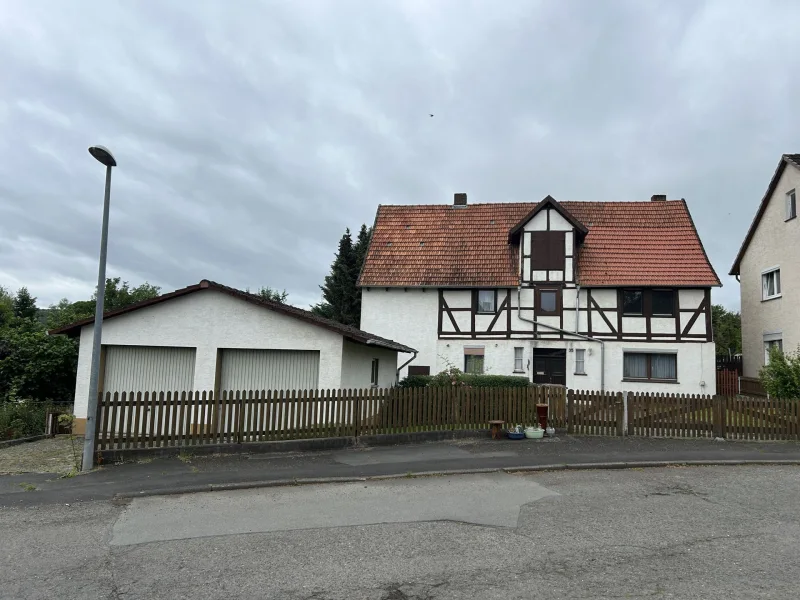 Außenansicht - Haus kaufen in Trendelburg - Renovierungsbedürftiges Fachwerkhaus mit viel Potenzial