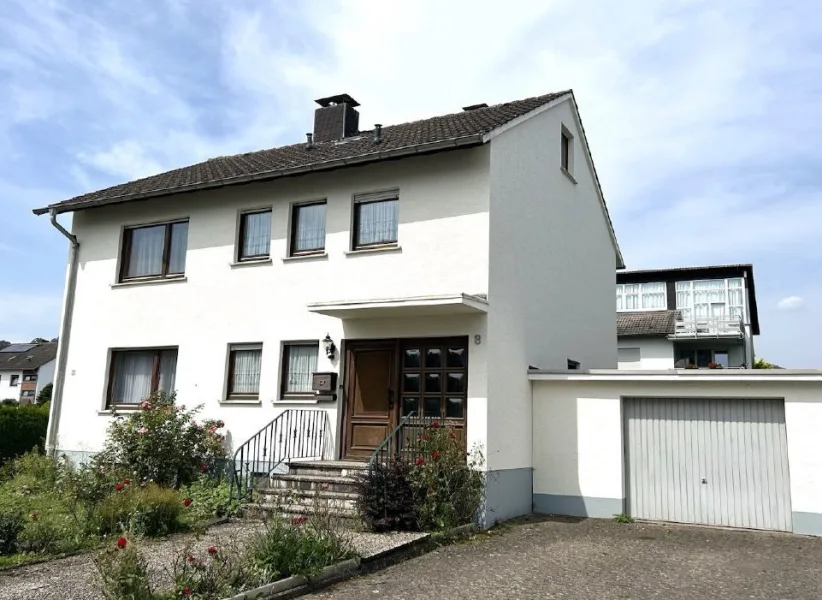 Straßenansicht - Haus kaufen in Höxter - Willkommen im neuen Zuhause!