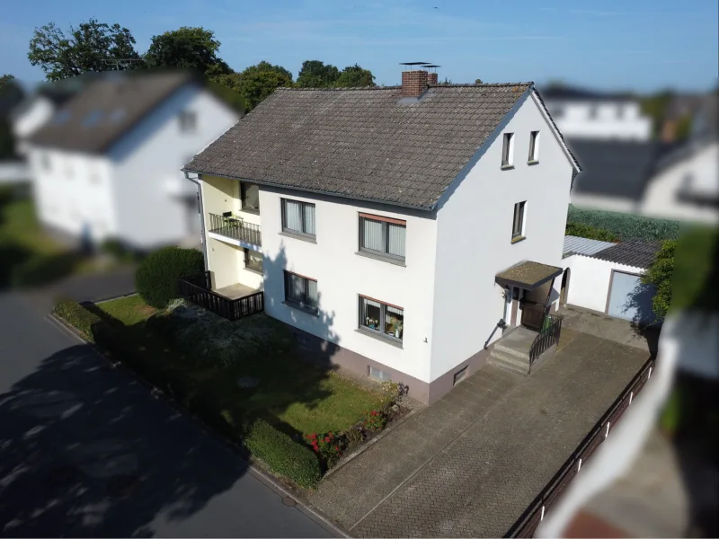 Exposé  - Haus kaufen in Paderborn - Zweifamilienhaus mit Potenzial: Ihr neues Zuhause auf großem Grundstück!