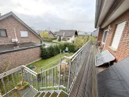 Balkon mit Treppe in den Garten