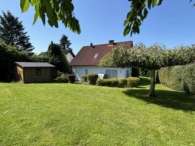 Gartenansicht - Haus kaufen in Barntrup - Klassisches Familiendomizil in ruhiger Lage!