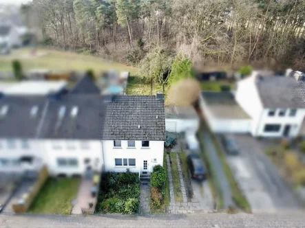 Frontansicht - Haus kaufen in Paderborn - Reihenendhaus mit Potenzial inPaderborn Schloß Neuhaus