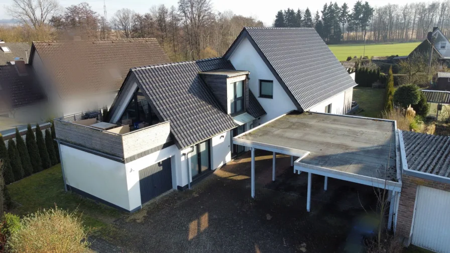 Titelfoto - Haus kaufen in Lage - Charmantes Mehrfamilienhaus in Lage – Ihre Investitionschance!