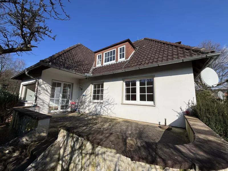 Titelfoto - Haus kaufen in Detmold / Heidenoldendorf - Ein Bungalow mit Extras