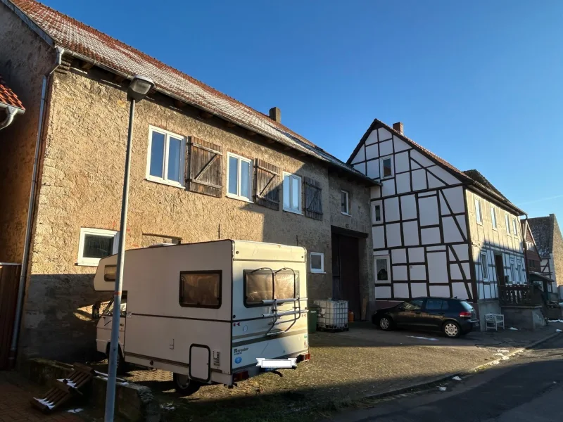 Außenansicht - Haus kaufen in Breuna / Wettesingen - Einfamilienhaus mit Scheune und Stallungen in Breuna-Wettesingen