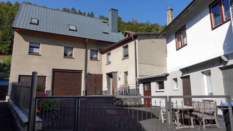 Ansicht Hof  - Haus kaufen in Rohrbach - Leben auf dem Land: 2 Häuser auf 1790 m² Grundstück