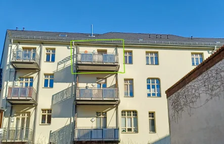 Außenansicht Balkon - Wohnung mieten in Saalfeld - Großzügige 2-Zimmer-Dachgeschosswohnung mit Balkon und Stellplatz im Herzen von Saalfeld!