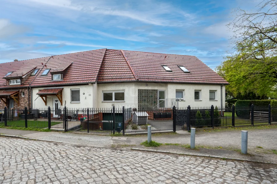 Frontansicht - Haus kaufen in Berlin / Heiligensee - Mehrgenerationshaus in HeiligenseeSelbst einziehen oder investieren?
