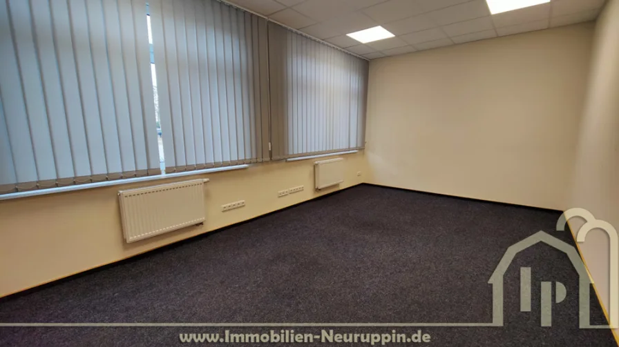 Büro-/Konferenzraum - Büro/Praxis mieten in Neuruppin - Sanierte Bürofläche in Neuruppin / Treskow mit 4 Büroräumen, Parkplätze vorhanden