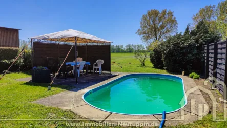 Gepflegtes Einfamilienhaus mit Keller und Nebengebäuden in Märkisch