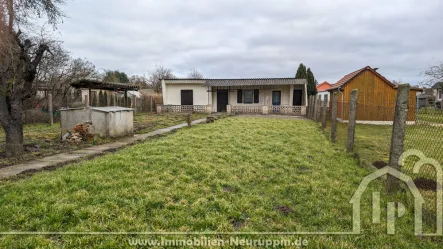 Frontansicht - Grundstück kaufen in Wittstock - Garten,- Freizeit,- Erholungsgrundstück mit massivem Bungalow auf Eigentumsland - nahe dem Zentrum!