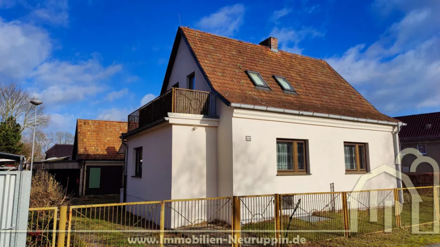 Frontansicht - Haus kaufen in Wuthenow - Einfamilienhaus in Wuthenow mit viel Nebengelass, Garage, Carport und kleinem Garten