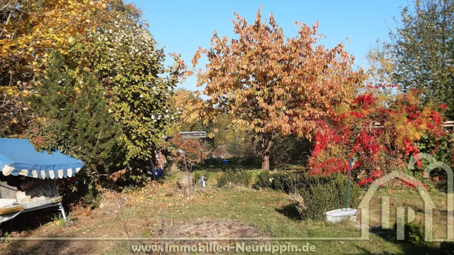 Titelbild - Grundstück kaufen in Neuruppin - ca. 1600 m² Bauland (ehem. Obstwiese / ruhiger Lage / top Verkehrsanbindung) in der Fontanestadt NRP