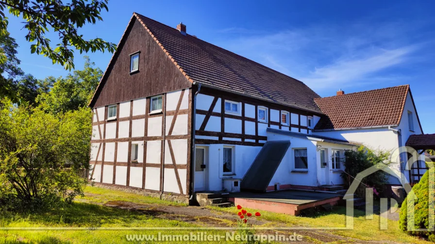 Rückansicht - Haus kaufen in Rägelin - Reserviert - Originalgetreues Fachwerkhaus in gutem Zustand mit Nebengebäuden auf über 3000m²