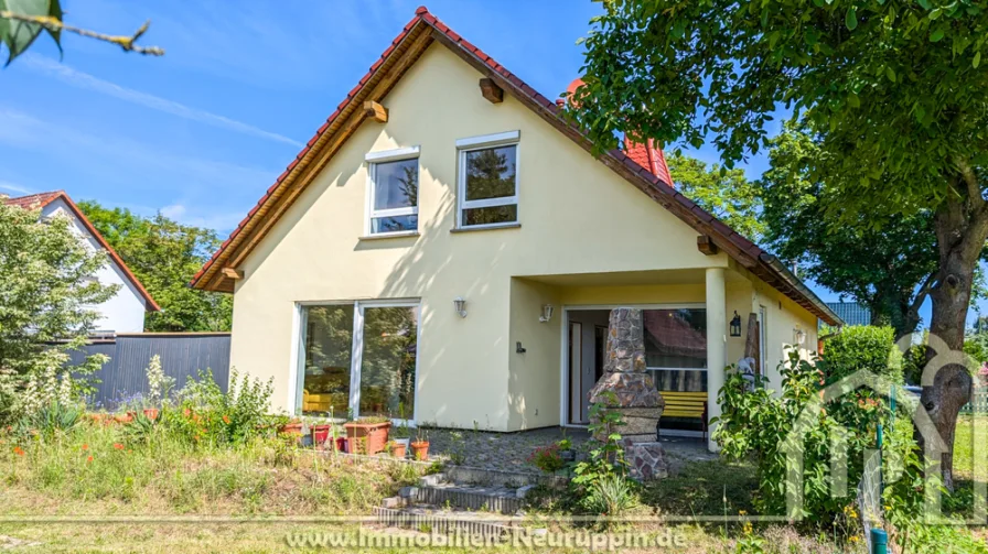 Rückansicht - Haus kaufen in Wittstock - Großzügiges, lichtdurchflutetes Einfamilienhaus in begehrter Wittstocker Lage auf über 1000 m² Grund