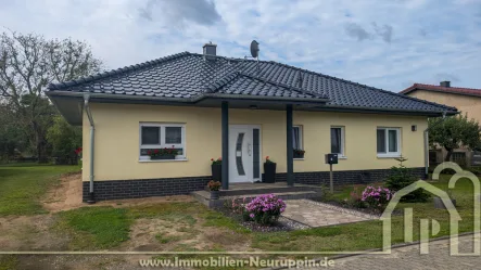 Frontansicht - Haus kaufen in Fehrbellin / Protzen - Bungalow - Baujahr 2019 - mit über 1000m² Grundstück in Protzen