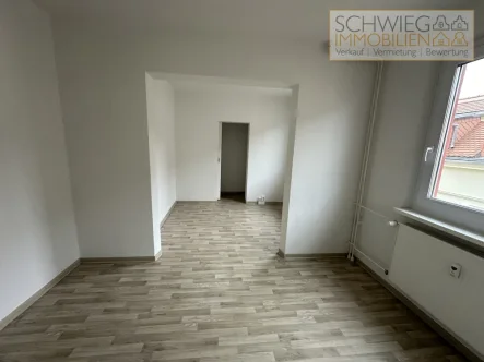 Wohnzimmer - Wohnung mieten in Cottbus - 2,5 Zimmer, Küche, Bad nahe Altmarkt