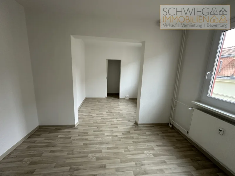 Wohnzimmer - Wohnung mieten in Cottbus - 2,5 Zimmer, Küche, Bad nahe Altmarkt