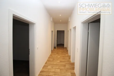 Flur - Wohnung mieten in Cottbus - 2 Zimmer, Küche, Bad, Gäste WC, Balkon in Sandow