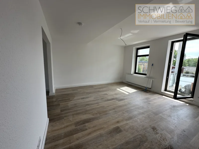 Wohnzimmer - Wohnung kaufen in Cottbus - 3 Zimmer, Küche, Bad, Balkon, Aufzug, Parkplatz in ruhiger, grüner Innenstadtlage zur Kapitalanlage