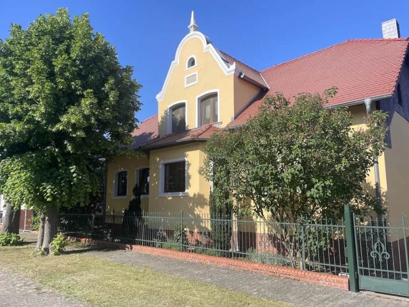 Ansicht - Haus kaufen in Klietz - Gestalten Sie IHR Haus! Viel Land, Scheune und ein vermietetes Haus dazu