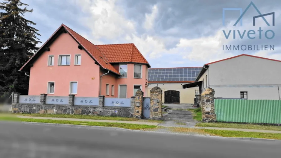 Straßenansicht - Haus kaufen in Rüdersdorf bei Berlin - Besondere Immobilie in Rüdersdorf bei Berlin. Einfamilienhaus bietet viel Platz für Kreativität.