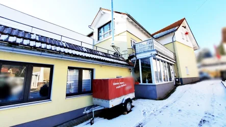 Seitenansicht/Einfahrt - Haus kaufen in Lunzenau - +++ Modernes Einfamilienhaus mit viel Platz im idyllischen Muldental in Lunzenau +++