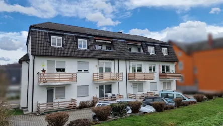 Haus hinten - Wohnung kaufen in Niederfrohna - Für Kapitalanleger - 2-Raum-Eigentumswohnung mit Balkon in Niederfrohna bei  Limbach-Oberfrohna