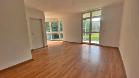 Wohnzimmer - Wohnung mieten in Chemnitz-Kappel - *** Ruhige und gemütliche 3-Raum-Wohnung mit Balkon in Chemnitz-Kappel ***