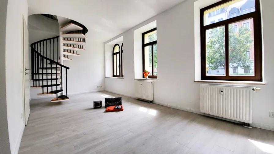 Wohnraum mit Wendeltreppe Ansicht 1 - Wohnung mieten in Chemnitz / Kaßberg - ***Top neu renovierte und lichtdurchflutete 3-Raum-Maisonettewohnung***